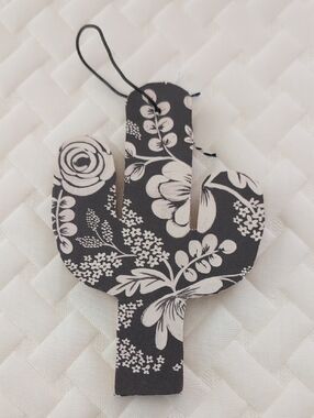 Black Floral Cactus Hanging Decor 6x4 Inches